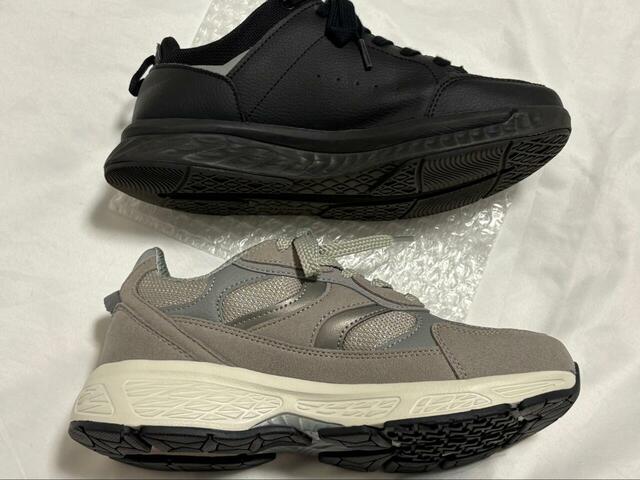 【ワークマン　ハイバウンスバラストウォーク】旧モデルのハイバウンスウォーク（写真上）はクッション性が高めでソールは平面的。バラストウォークは反発力が高く、かかとが高い構造で前への推進力に優れています