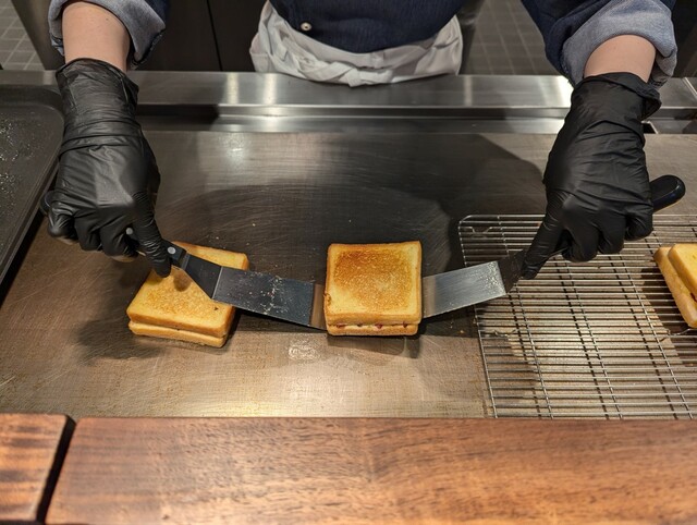 【星野リゾート 1955 東京ベイ】ライブキッチンで作ってもらえる「ルーベンサンド」