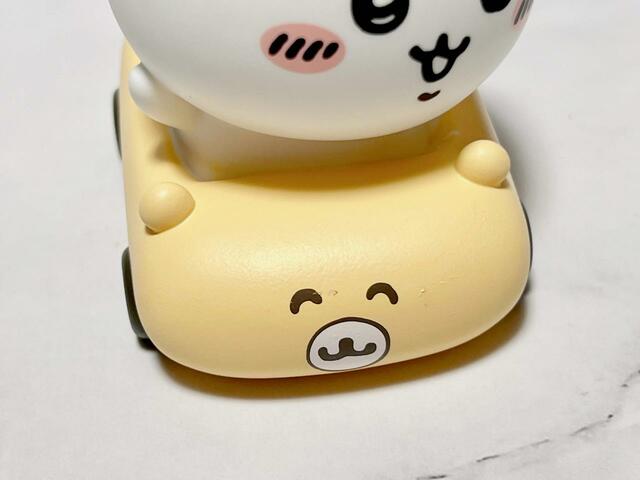 ちいかわの車はパステルオレンジ