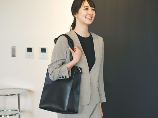 【セオルー busy】トートバッグとしての使用イメージ