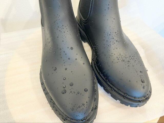 【ワークマン レディース防水サファリサイドゴア】しっかり水を弾きました！内側への浸水もありません◎