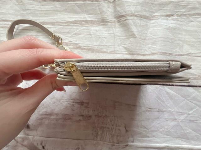 ファスナーポケット付き