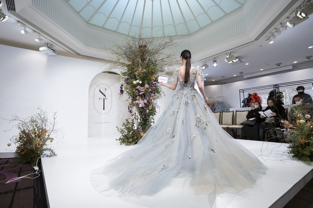 「ST」新作ウェディングドレス