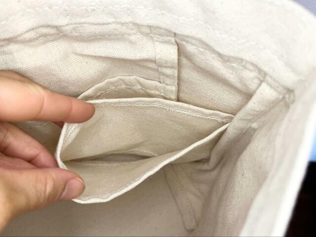 【無印良品 帆布 ミニトートバッグ】筆者の一押しポイントはペットボトルホルダー!これがあるだけで、飲み物をスマートに持ち運べます