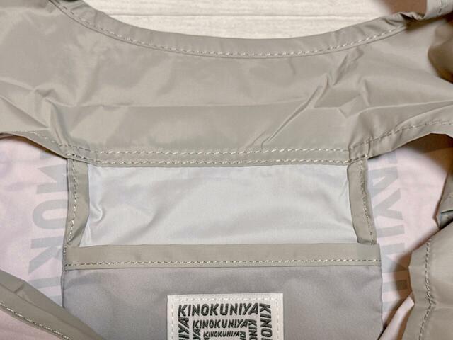 内側に吊りポケット付き