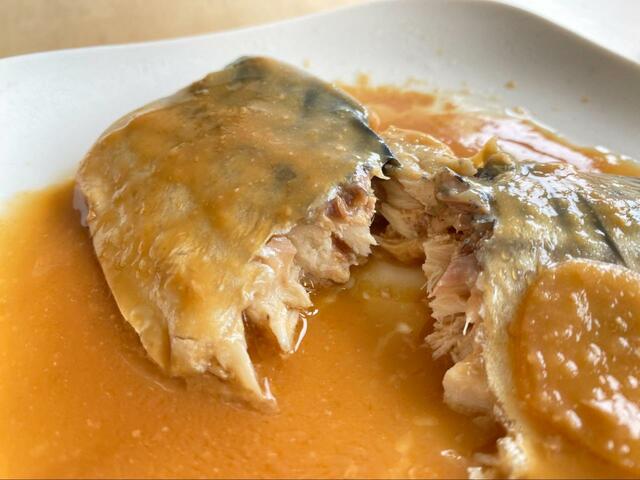 【セブン-イレブン　７プレミアム　さばの味噌煮】さばはしっとりやわらかい