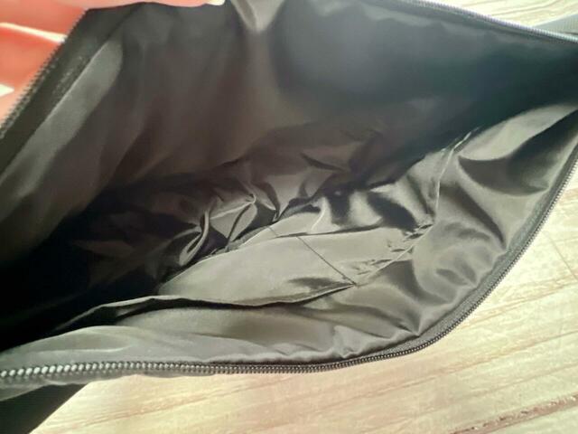 内側にはポケットが2つ