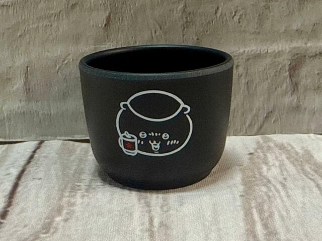 おちょこ1のデザインはお馴染み「ハーッ」のお顔のくりまんじゅう