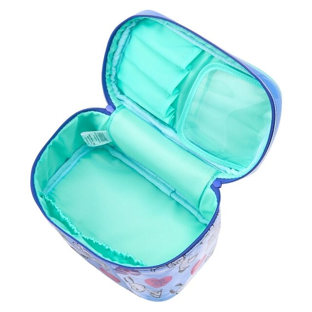 【PLAZA】「スヌーピー PEANUTS NOSTALGICA ノスタルジカ バニティポーチ」3,630円／内ポケットもたくさんあるので使い勝手がよさそう！