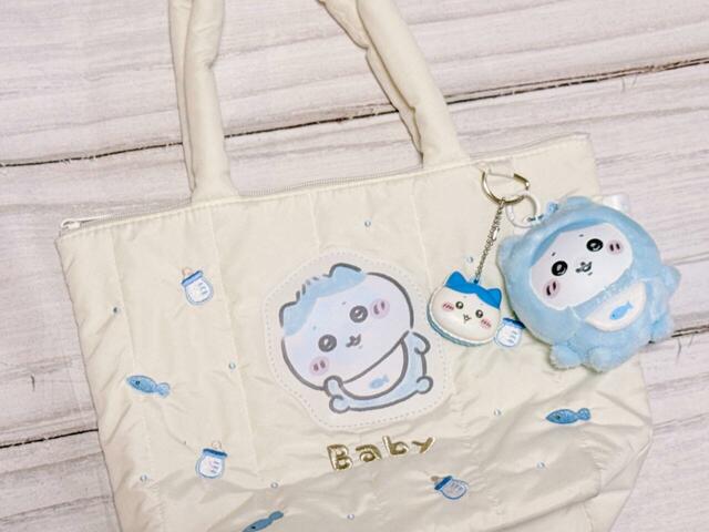 ハチワレはハチワレデザインのトートに。ホワイトに合わせるとかわいい