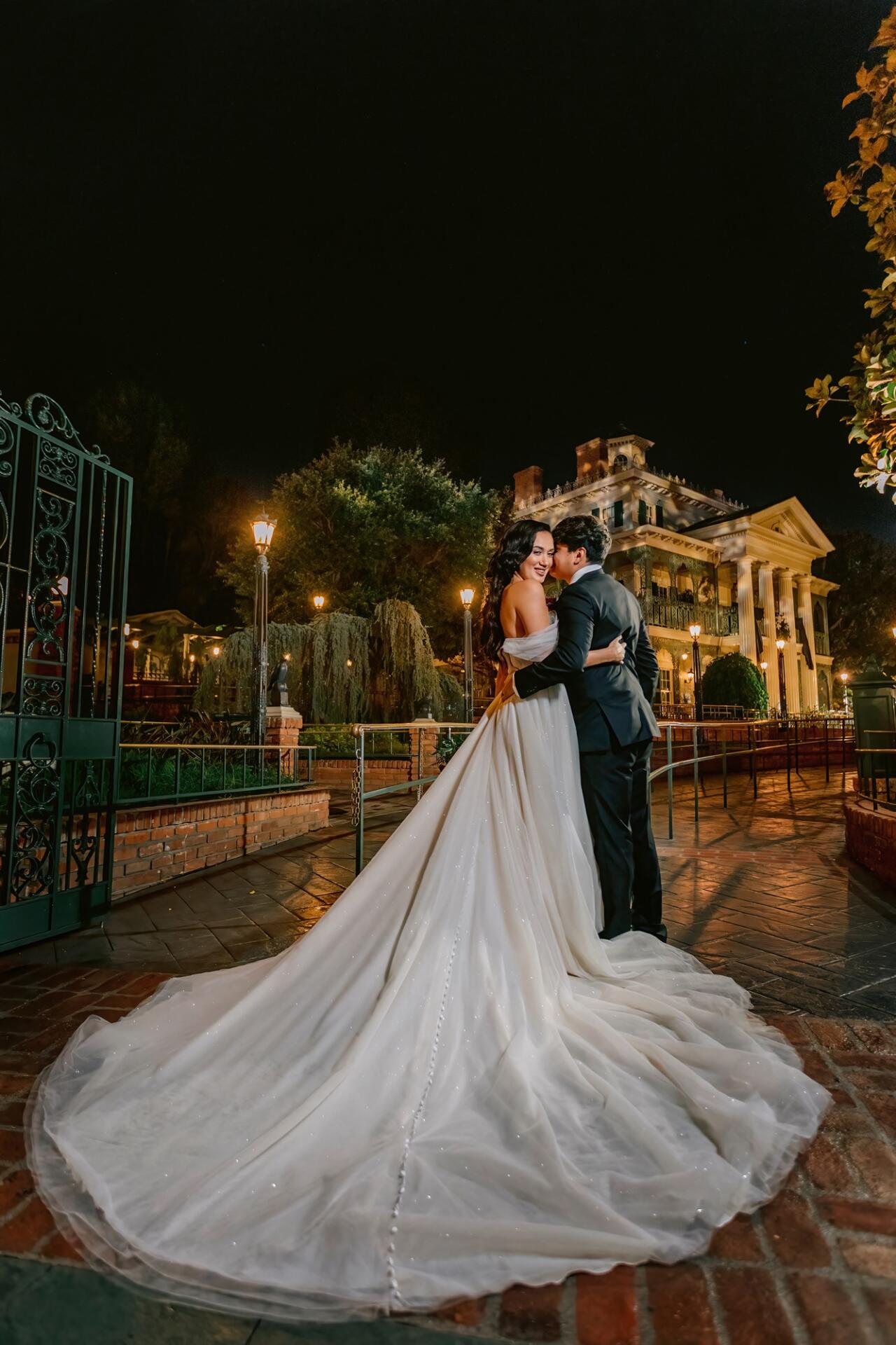 必見】ホーンテッドマンションで結婚式！ディズニーランドの“衝撃