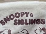 「スヌーピー＆兄弟姉妹」という意味のロゴ入り
