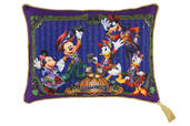 クッション 3,800円|東京ディズニーリゾート「ディズニー・ハロウィーン」スペシャルグッズ|販売店舗:東京ディズニーランド「ディズニー&カンパニー」|発売日:2024年9月30日(月)