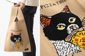 【Jubilee ニット ミニトートバッグ】泥棒猫にご注意！ベージュカラーの「 The Pizza thief 」