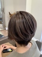 ショートヘアはトップにボリュームが出て老け見えに効果的！