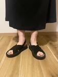 【無印良品 イ草サンダル】甲の牛床革は最初ややタイトに感じることも。でも履き込むほどに足に馴染み、“自分だけの一足”に育ちます◎