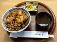 【天茂】かき揚げ丼に香の物と赤だしがついて1500円（以下すべて税込）