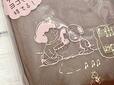 【SNOOPY(スヌーピー)タテでもヨコでも持てる!スマホショルダーBOOK BROWN】パッケージにもスヌーピーとルーシーが♪