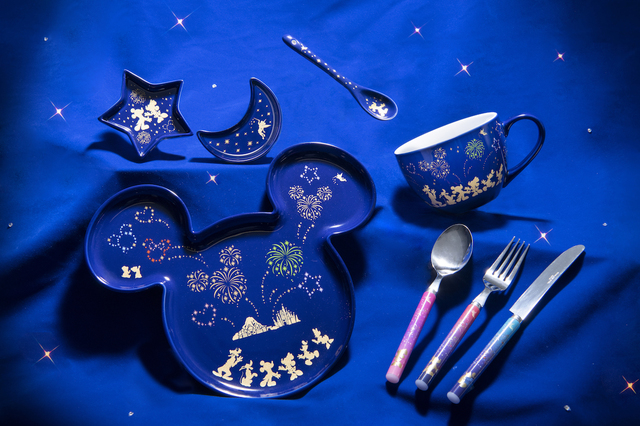 東京ディズニーリゾートの夜空を閉じ込めた華やかなアイテムがデビュー!