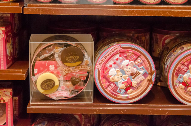 東京ディズニーシー「スウィート・ダッフィー」（2015年）スペシャルグッズ ©Disney