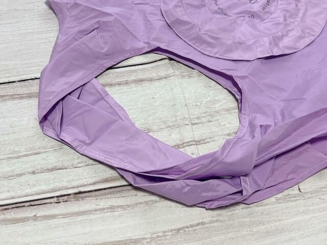 幅広で長めの持ち手なので、肩がけも楽々