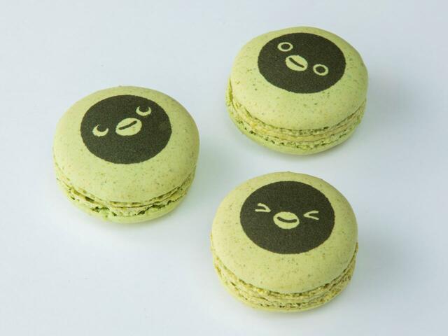 「プリントマカロン　Suicaのペンギン」＜価格：524円＞【Suicaのペンギンが「カヌレ」や「マカロン」になって登場！東京駅で「Suicaのペンギンフェア」開催！】