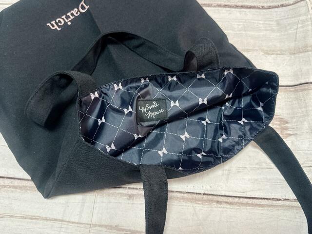 内側はポケットなどはないシンプルな作り