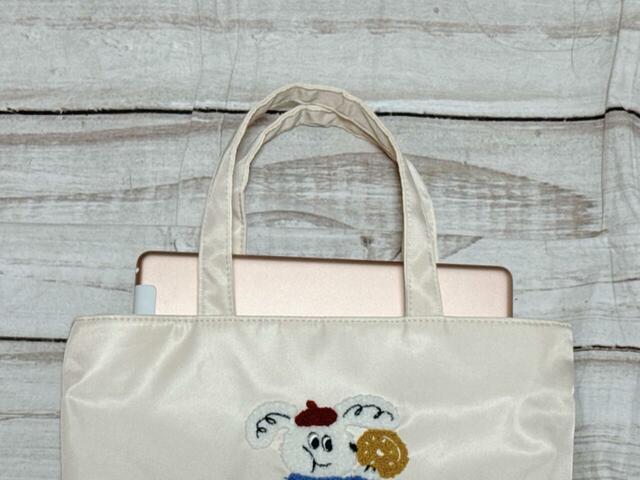 コンパクトなサイズながらもiPadが収納可能！