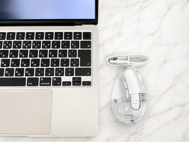 【サンワダイレクト 推し活マウス】充電ケーブルが付属しています。USB Type-C
