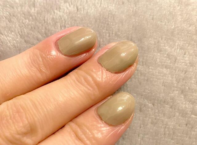 【キャンメイク カラフルネイルズ N77 カームグレージュ】肌色を選ばない使いやすいグレージュ