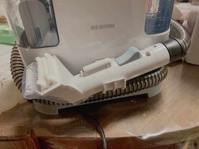 【アイリスオーヤマ リンサークリーナーRNS-P10-W】ブラシを引っ掛けるフック付き