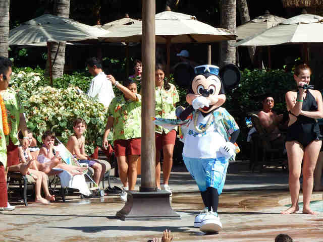 シェイク・ア・シャカ・プールパーティーで登場する場面のミッキー。
