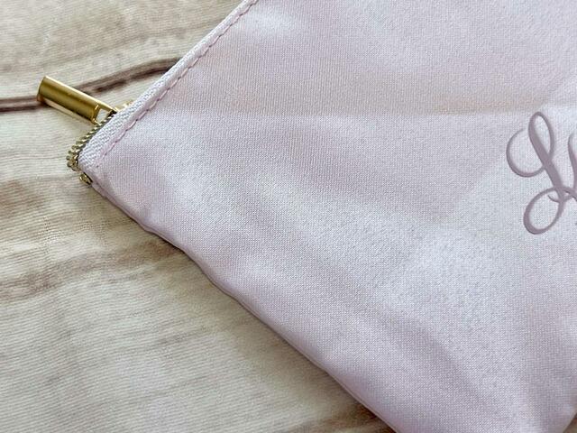 【MORE（モア）9・10月合併号】上品な光沢感のあるサテン生地。なんと再生ポリエステルなんです！