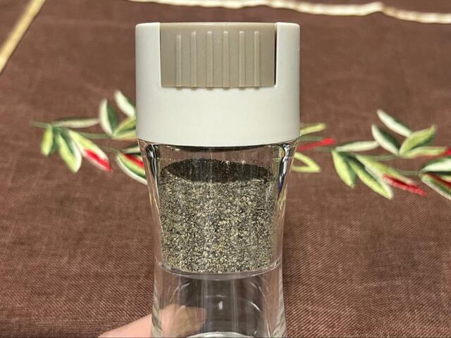 【3COINS＋plus 定量調味料ボトル】18gで8分目くらいです