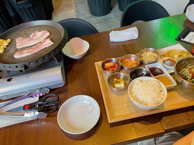 【韓国大衆酒場 ラッキーソウル 渋谷文化村通り店 実食レポート】計4枚のサムギョプサルとおかず、ドリンクを存分に堪能しました