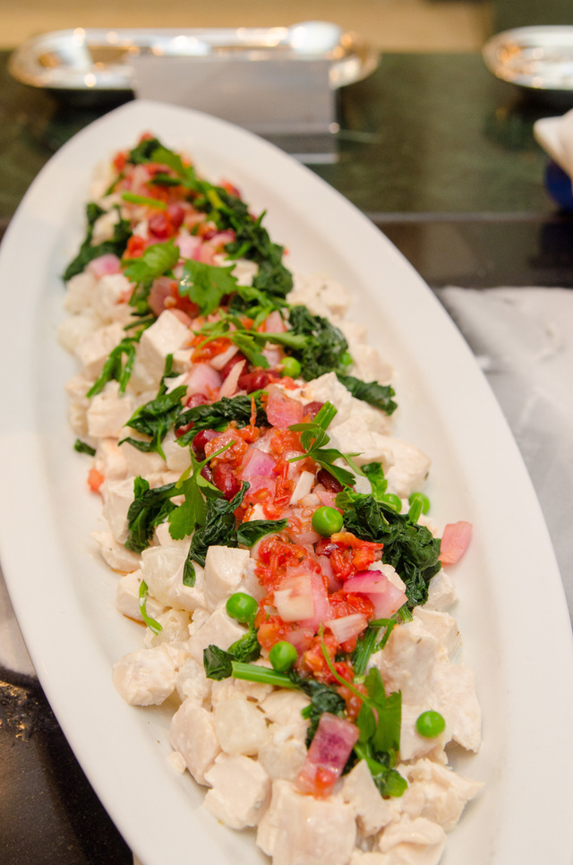 「シャーウッドガーデン・レストラン」ディナーブッフェ チキンと彩り野菜のマリネ ビーンズサルサ｜東京ディズニーランドホテル 2016年「アナとエルサのフローズンファンタジー」