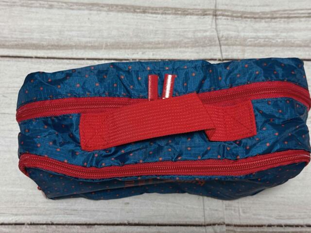 持ち手付きで持ち運びの際も便利【紀ノ国屋の付録「セパレート便利ポーチ（ドット柄）」】