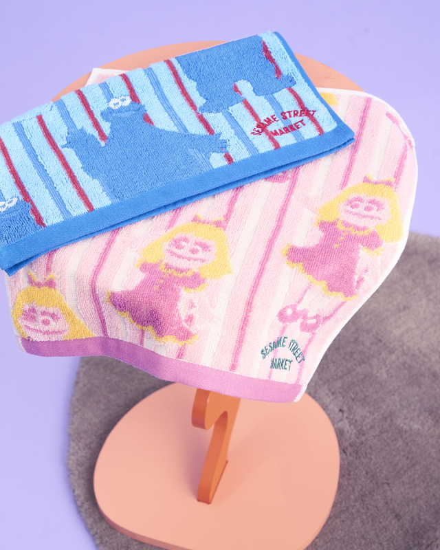 ウォッシュタオル（上より：ブルー、ピンク）全2種／1,870円