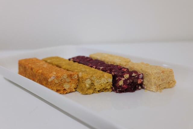 【ZENB STICK】雑穀やナッツが入っていて食感も楽しいです