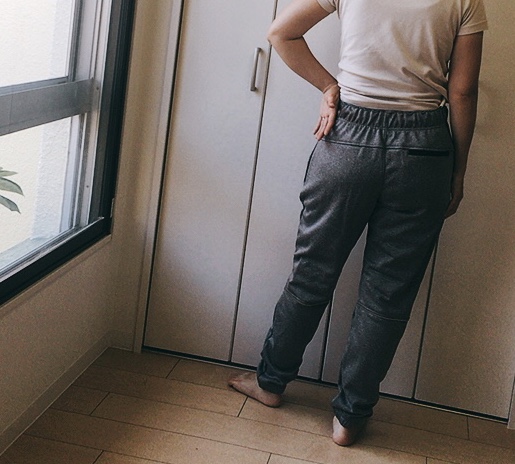 【ワークマン MOVE ACTIVE(ムーブアクティブ) WARM(ウォーム)パンツ】足元に向けて細くなっているので脚長効果も期待できる