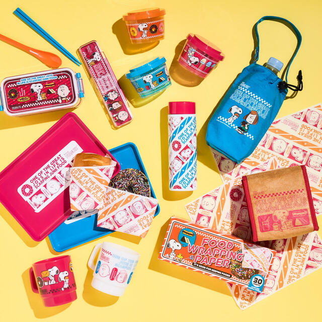 【PLAZA「Welcome to the NIGHT CARNIVAL with SNOOPY」】ランチグッズ2段ランチボックス(2,310円)、ステンレスボトル(3,740円)、プラマグカップ(全2種・各770円) など