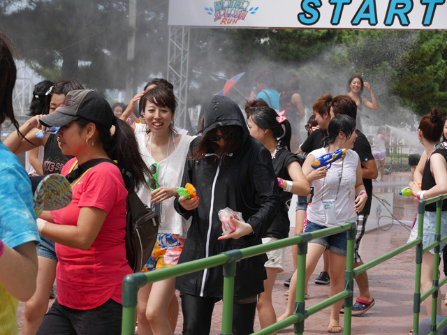 水着美女だ! マッチョ29だ! 八景島シーパラダイス「ウォータースプラッシュラン」を楽しむ