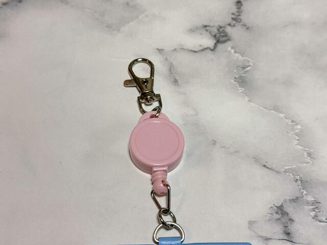 【パペットスンスン×サンキューマート第4弾／リール付きパスケース】上部にリールとキーホルダー付き！