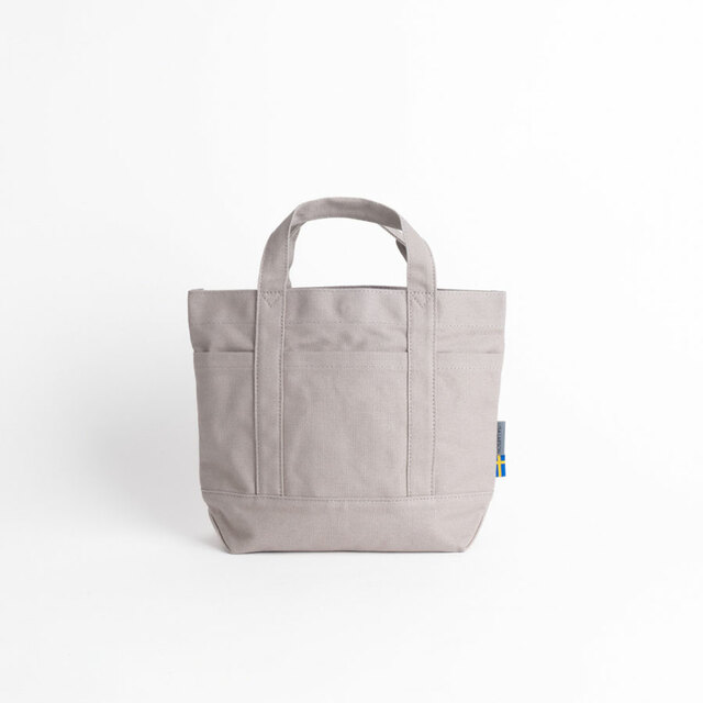 【リサ・ラーソン「スッシーの刺繍ミニトート」】サイズは約横31×縦23×マチ10cm。見た目以上に収納力があります◎