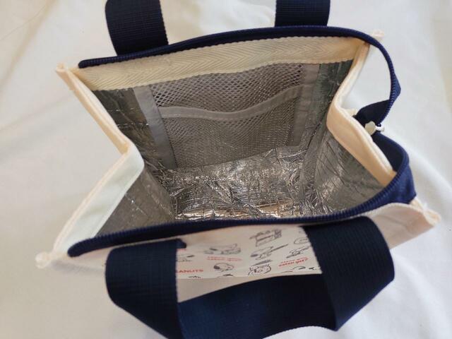 中は保冷機能つき