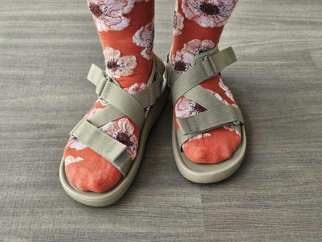 【無印良品　テープベルトサンダル】カラーソックスや柄ソックスを合わせればコーデの幅も広がります