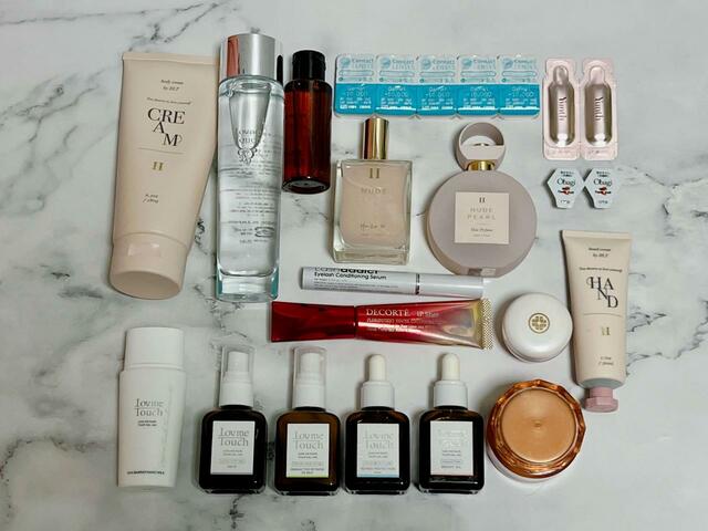 【オトナミューズ 4月号 付録:小田切ヒロさん監修「レザー調コスメポーチ」】これだけ入れても大丈夫!驚きの収納力ですね