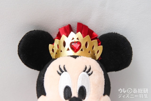 ぬいぐるみバッジ（ミニー・オー！ミニー） 2500円／宝石があしらわれた王冠もポイント