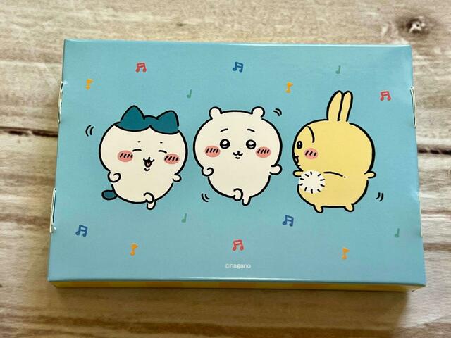 なんと底部にもちいかわたちが…！パスタダンスを踊っています♪