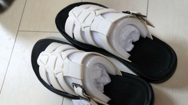 【LOWRYS FARM カンドウフィットグルカ】カラーはブラック、シルバー、アイボリーの3色展開です